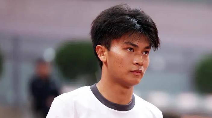KOK体育-毛伟杰在本赛季大连英博踢主力，又遇到新竞争对手，球迷看好谁